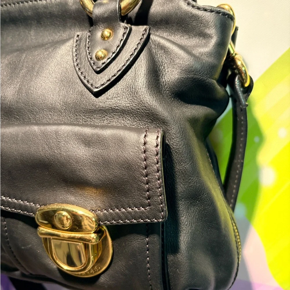 Marc Jacobs Black Leather Shoulder Bag with Gold Hardware - Picture 5 of 10